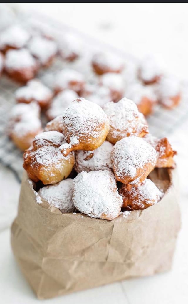 Zeppoles Full Tray.