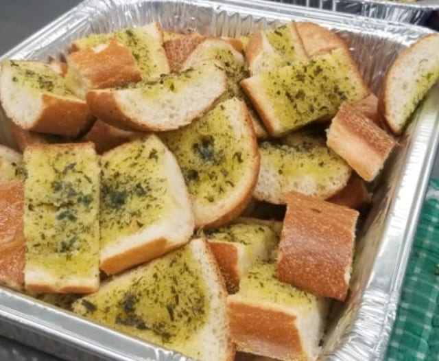 Garlic Bread Full Tray (serves 8-12).