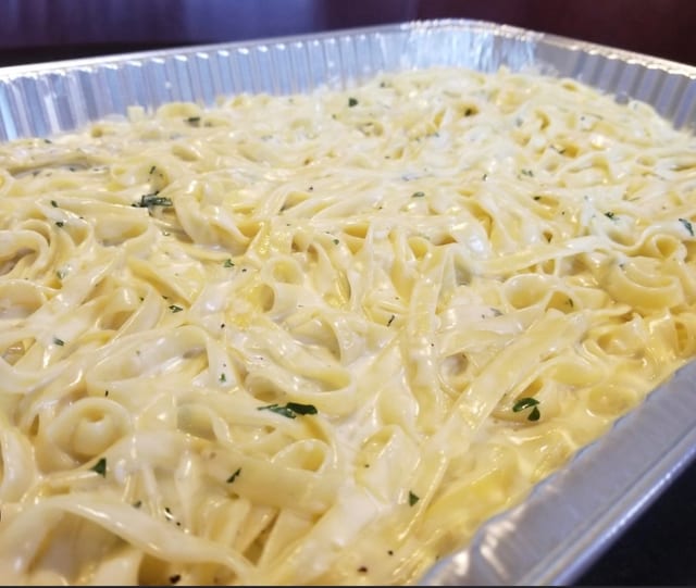 Fettucini Alfredo Half Tray (4-6).